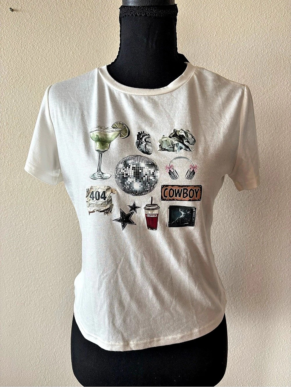 NWT Womens Graphic Tee White Size Medium